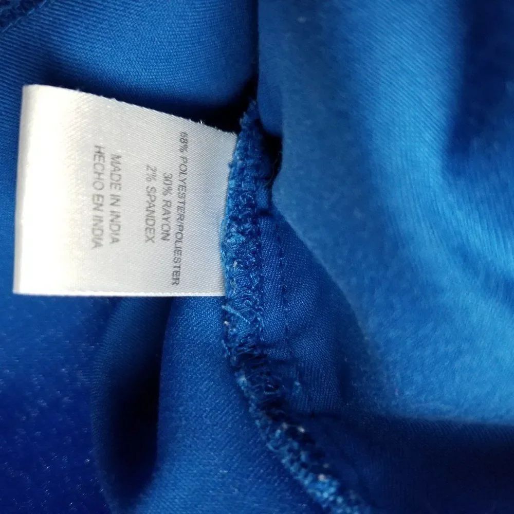 ERGO LIFE THREADS SCRUB V-NECK TOP - Picture 6 of 12